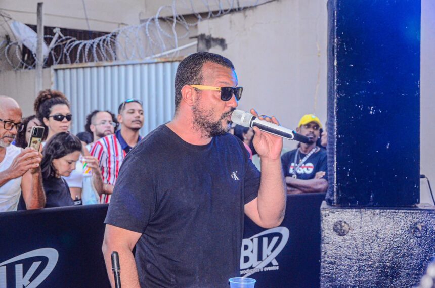 Cantor Júlio Motta promete emocionar os corações no Dia dos Namorados em show no Eremita