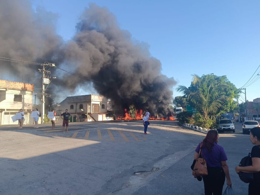 BR-101 é fechada na Tapera; família e amigos pedem justiça após morte de homem em acidente