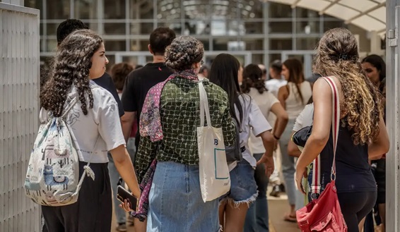 Governo publica decreto que proíbe graduações EAD de Medicina, Direito, Odontologia, Enfermagem e Psicologia
