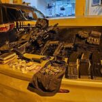 Homens são presos com fuzil, pistola e drogas na BR-101