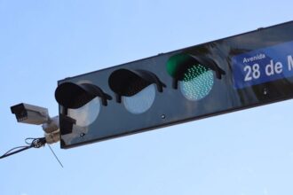 Prefeitura de Campos instala mais 50 câmeras nos semáforos para auxiliar na leitura de placas