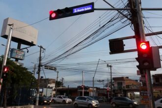 Motoristas reclamam que semáforos de Campos estão mal sincronizados: “Trânsito sem fluidez”