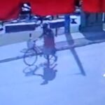 Discussão em bar, identificação da vítima, suspeito andando nas ruas minutos após o crime e buscas da polícia; saiba detalhes da briga que terminou com idoso assassinado a facadas em Campos
