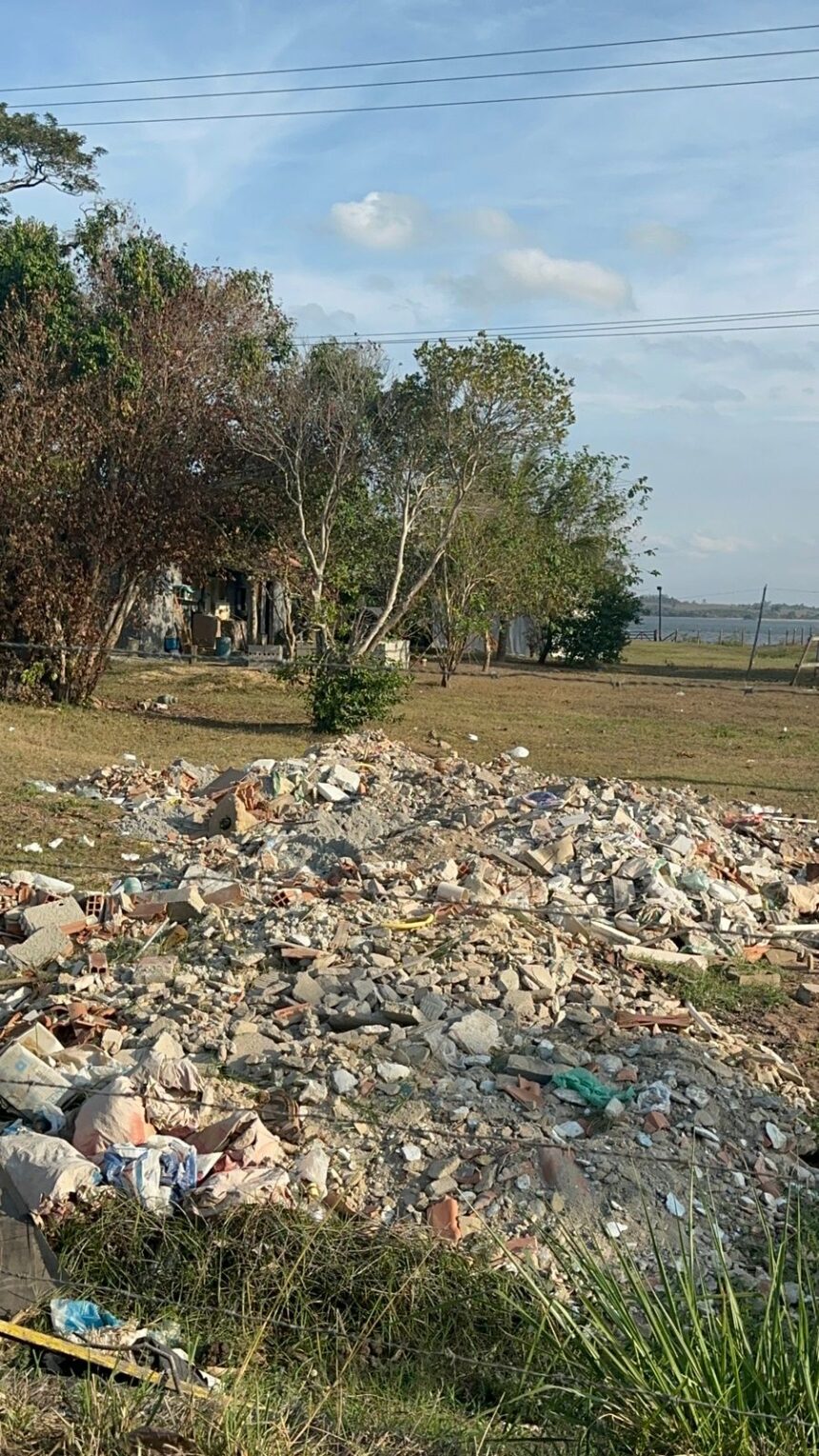 Sem fiscalização da Prefeitura, construções irregulares tomam conta de Lagoa de Cima, em Campos