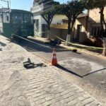 Jovem morre após colisão entre moto e ônibus que transportava estudantes do IFF, em Cambuci