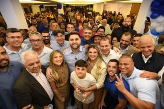 Sem a presença de Garotinho e Rosinha, Wladimir confirma candidatura a prefeito em convenção na CDL