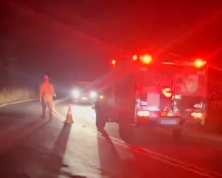 Motociclista morre após grave acidente com carreta na RJ-116