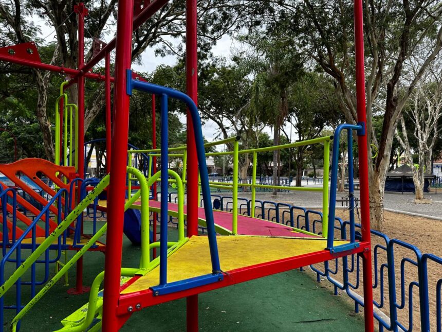 Prefeitura não interdita brinquedo onde criança caiu e teve traumatismo craniano