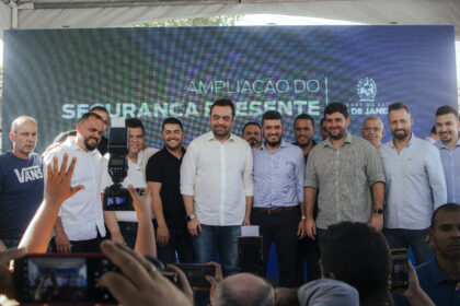Em clima leve e descontraído, Castro e Bacellar fazem tour no Norte e Noroeste Fluminense