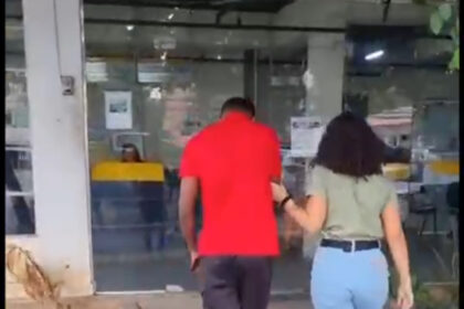 Jovem que agrediu adolescente de 15 anos na frente de escola em Campos é preso pela Deam