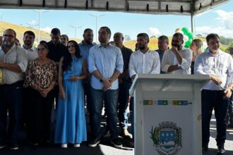 Ao lado de Bacellar, Cláudio Castro inaugura obras no Norte Fluminense