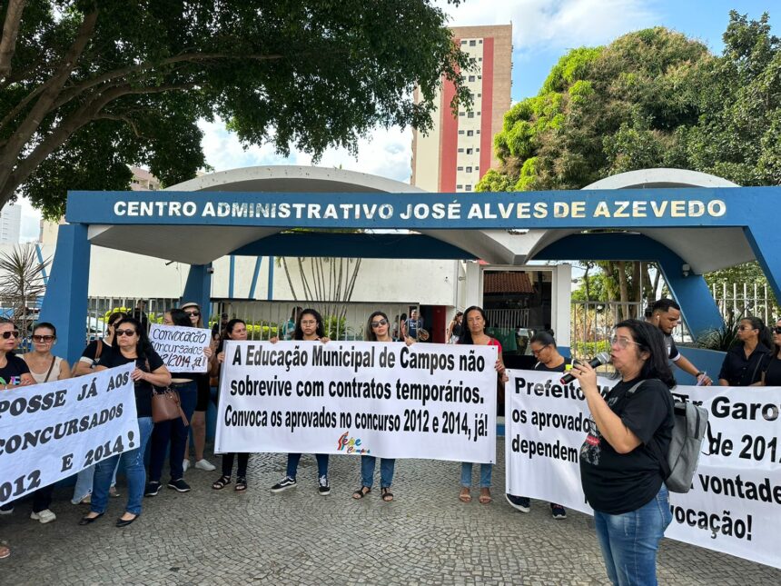 Representantes do SEPE protocolam documento na Prefeitura de Campos cobrando convocação de concursados