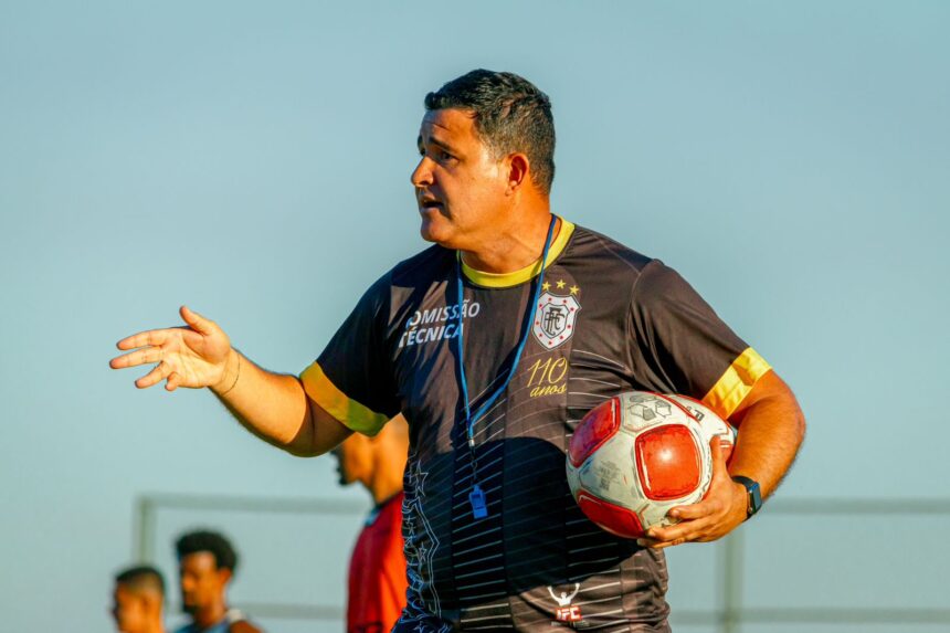 Tinoco pede desligamento e não é mais o técnico do Americano
