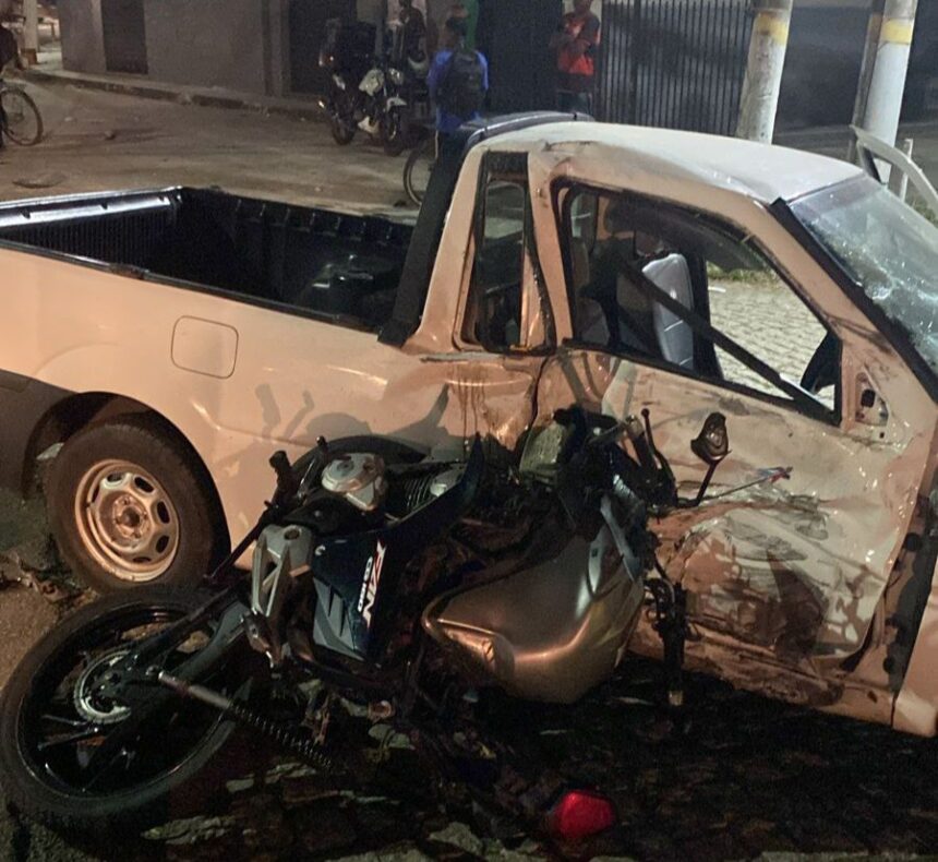 Três pessoas ficam feridas após colisão entre 3 veículos na BR-101, em Campos