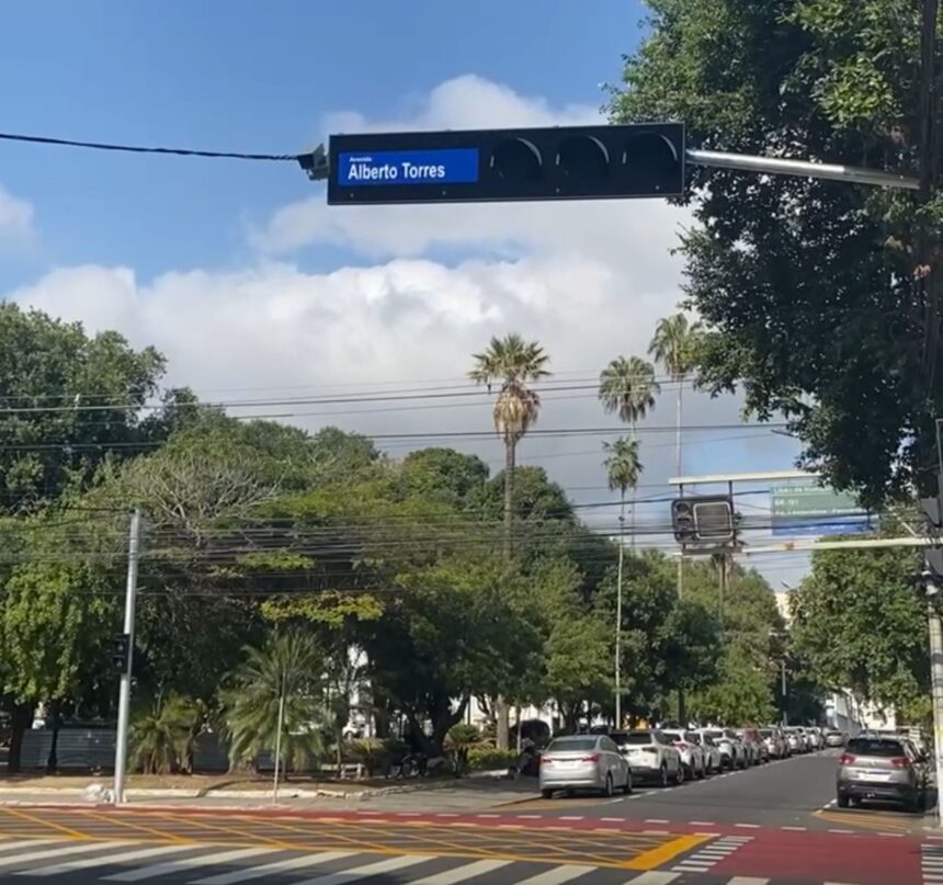 IMTT troca nomenclatura das ruas nos semáforos e deixa motoristas confusos, em Campos