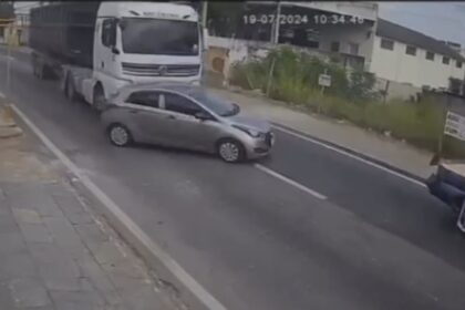 Imagens impactantes mostram momento de acidente entre carro e carreta, em Campos