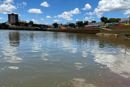 Águas do Paraíba confirma presença de algas no Rio Paraíba do Sul afetando a qualidade da água em Campos