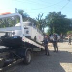 Veículos abandonados em ruas de Campos são removidos pela Guarda e Ordem Pública