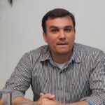 Exonerado para coordenar campanha de Wladimir, Thiago Ferrugem tem denúncia no MPRJ por “rachadinha”