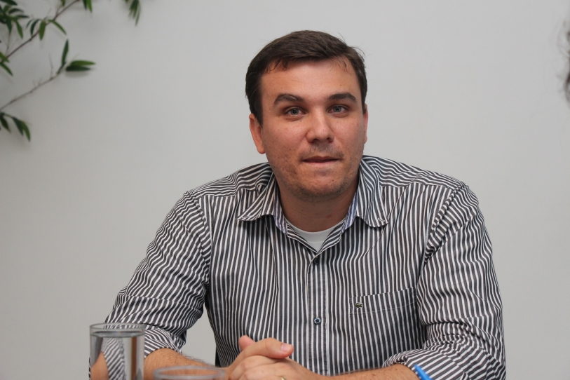 Exonerado para coordenar campanha de Wladimir, Thiago Ferrugem tem denúncia no MPRJ por “rachadinha”