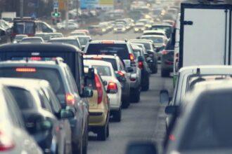 Prazo de licenciamento para veículos com finais de placa 0 e 9 termina em 31 de dezembro