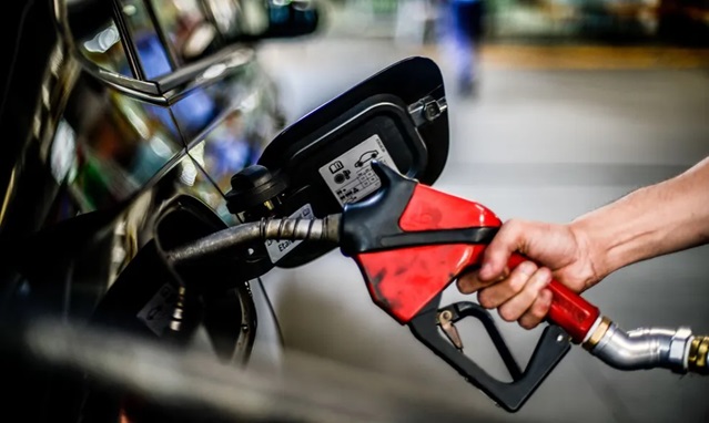 Petrobras anuncia aumento no preço da gasolina e do gás de cozinha