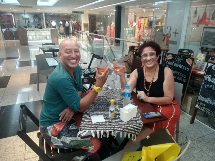 Marcio Vieira e sua grande amiga, Cláudia Silva. - Marcio Vieira/Arquivo Pessoal