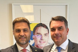 Direita de Campos publica nota de repúdio contra apoio de Flávio Bolsonaro ao prefeito Wladimir Garotinho: “Traição”