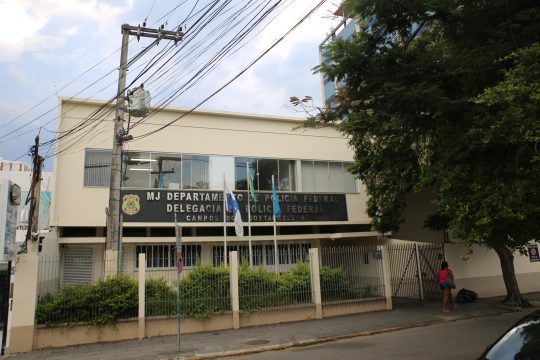 Polícia Federal prende foragido por tráfico de drogas em Campos