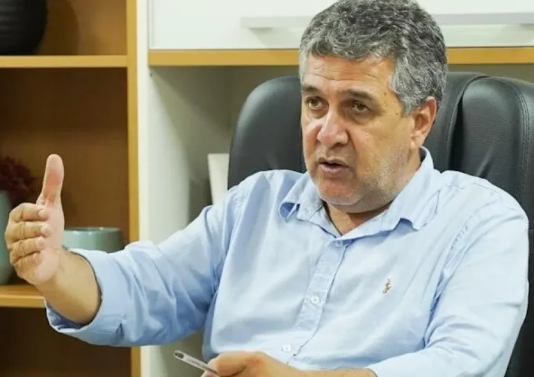 Prefeito de Casimiro de Abreu, vice e secretário são alvos de representação por conduta vedada