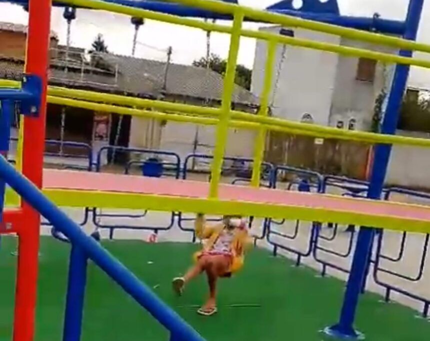Criança perde parte do dedo em brinquedo na pracinha da Estância, em Campos