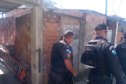 Dois presos, três motos apreendidas e drogas encontradas: PM realiza operação com apoio do BAC, em Campos