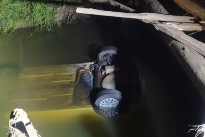Homem morre após carro cair de ponte em condições precárias em Campos