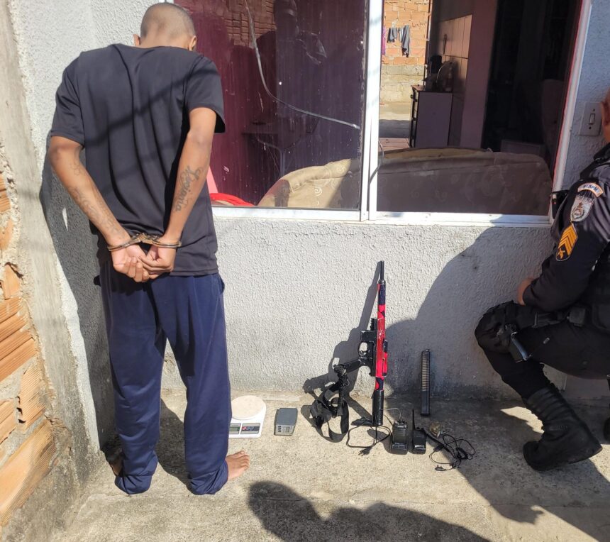 Oito presos além de armas e drogas apreendidas durante operação em resposta à onda de crimes em Campos