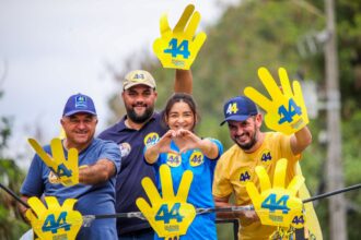 Grande carreata mostra força da Delegada Madeleine na disputa pela Prefeitura de Campos