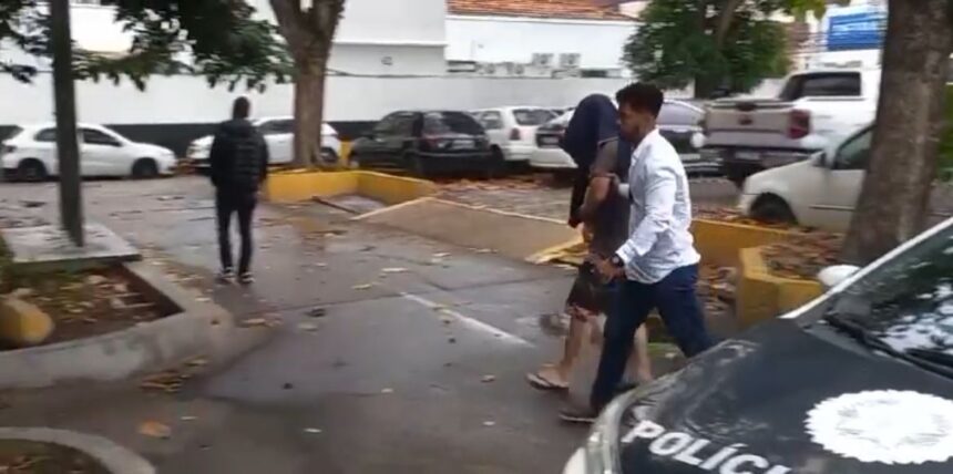Foragido por tráfico é preso em Campos após agredir e ameaçar ex-companheira