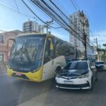 Criminosos invadem ônibus em Campos, fazem motorista de refém, roubam diversos celulares, agridem passageiros e fogem