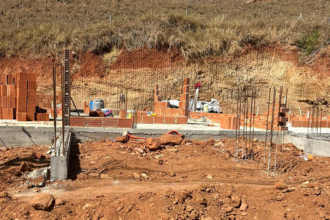 Polícia identifica construção irregular às margens do Rio Paraíba do Sul