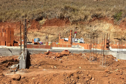 Polícia identifica construção irregular às margens do Rio Paraíba do Sul