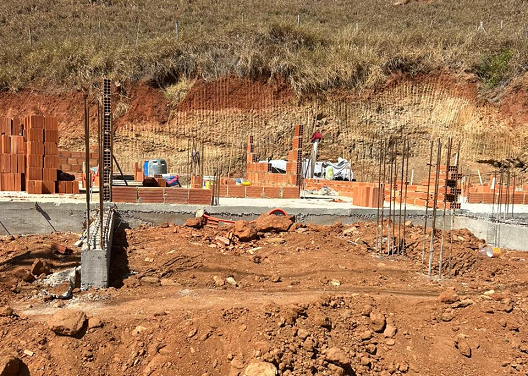 Polícia identifica construção irregular às margens do Rio Paraíba do Sul
