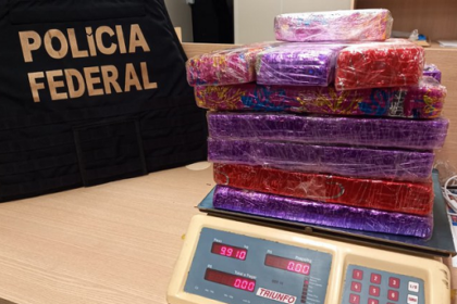 Homem é preso dentro de agência dos Correios em Macaé após encomendar 9kg maconha