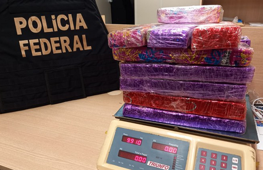 Homem é preso dentro de agência dos Correios em Macaé após encomendar 9kg maconha