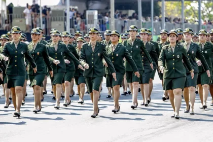 Mulheres poderão se alistar no serviço militar aos 18 anos
