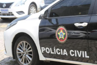 Polícia investiga roubo de caminhão de cantora