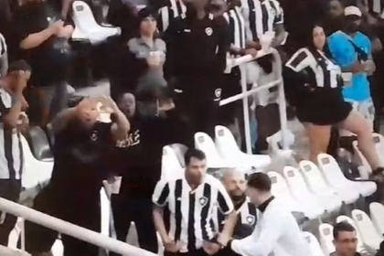 Funcionário da Prefeitura de Maricá é demitido após ser flagrado fazendo gestos racistas em jogo do Botafogo