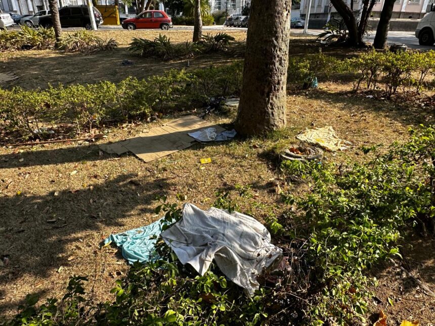 Praça do Liceu: Sujeira, confusões e cenário de destruição