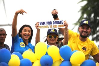 Em carreata de Madeleine, Carla Machado convoca: “Vem pro debate, Wladimir. Tá com medo?”
