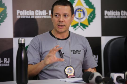 Um dos suspeitos de assassinar jovens estava na rua devido à saidinha, e vítimas não tinham antecedentes criminais; delegado traz atualizações sobre crime em Guarus