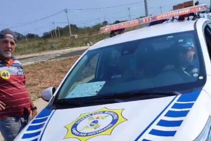 Guarda Municipal multa veículos em carreata da Delegada Madeleine: “o prefeito mandou multar, esse é mais um abuso de autoridade”