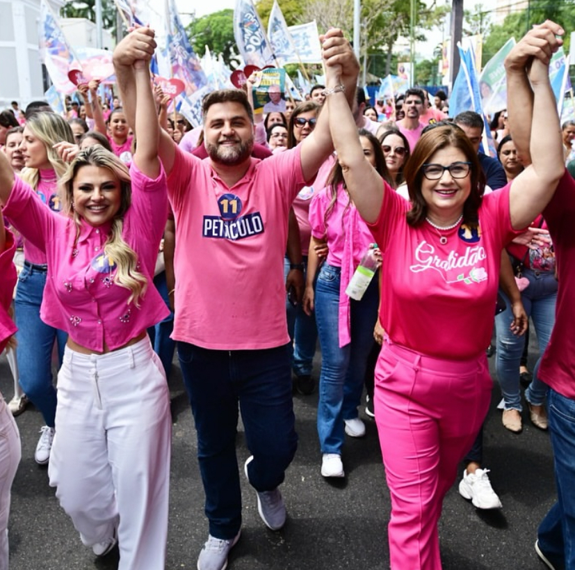 Com presença de Rosinha, Wladimir realiza caminhada com vereadoras do seu grupo político